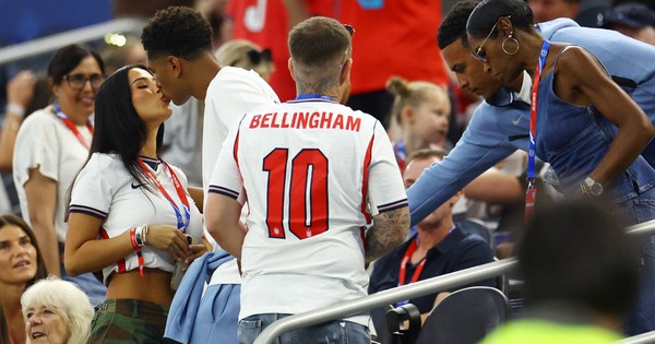 Mẹ Bellingham giúp con trai thoát được án phạt bị cấm trận bán kết Anh – Argentina: góc nhìn mới cho người chơi Việt - hình ảnh - jyadbuzxnl.top Mẹ Bellingham giúp con trai thoát được án phạt bị cấm trận bán kết Anh – Argentina: góc nhìn mới cho người chơi Việt - hình ảnh - jyadbuzxnl.top